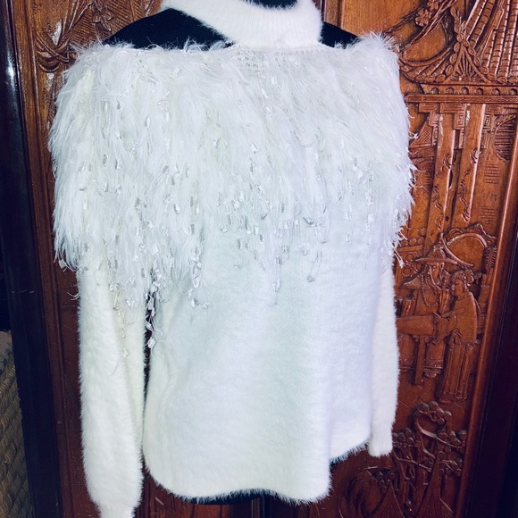 Main Strip warm fuzzy fringe sweater top - Picture 8 of 9